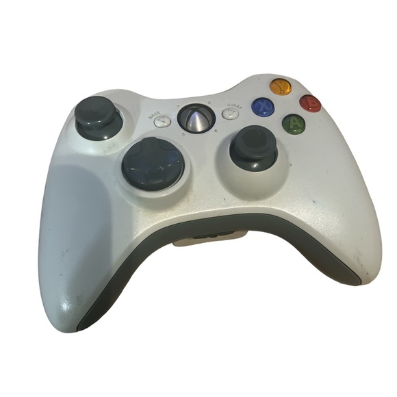 Microsoft XBOX 360 Console - Picture 10 of 16